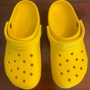 CROCS, Lemon!!! Like new.